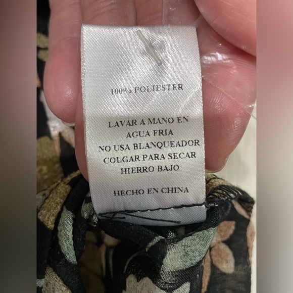 Sadie & Sage Daydreams Floral Blouse Size S - Picture 7 of 15